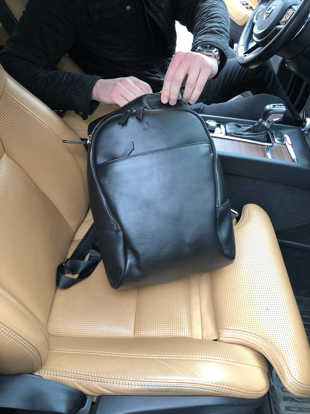 Voyager Leather Backpack - Black